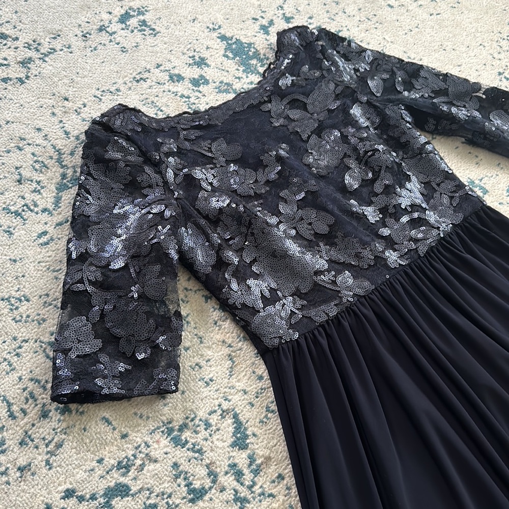Vera Wang Formal Gown - Picture 2 of 8